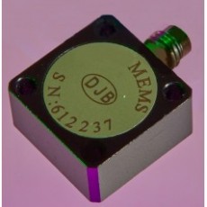 DJB 帶連接器的單軸 MEMS 直流響應加速度計系列
